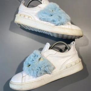 Valentino Skor - Hej! Säljer nu mina skor från märket Valentino, storlek 39 använt skick, givetvis äkta. Tveka inte på att höra av dig om du har frågor eller funderingar kring skorna! 