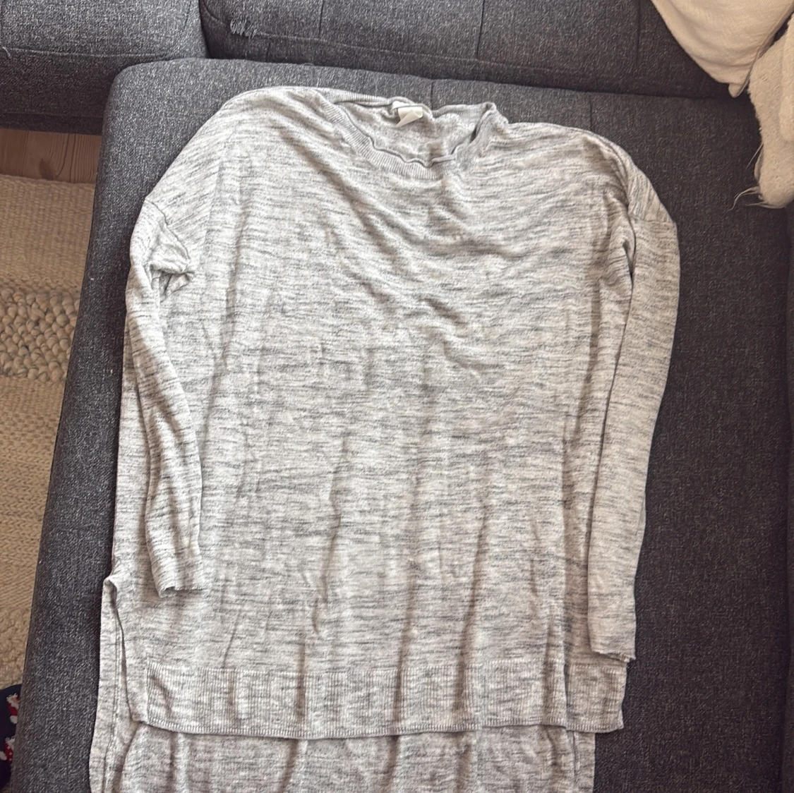 Grå långärmad tröja