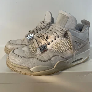 Nike Air Jordan 4 Pure money - Säljer ett par Nike Air Jordan 4 Pure money, använt skick, men har mycket kvar att ge. För funderingar och fler bilder är det bara att skriva till mig. Priset går att diskutera. 