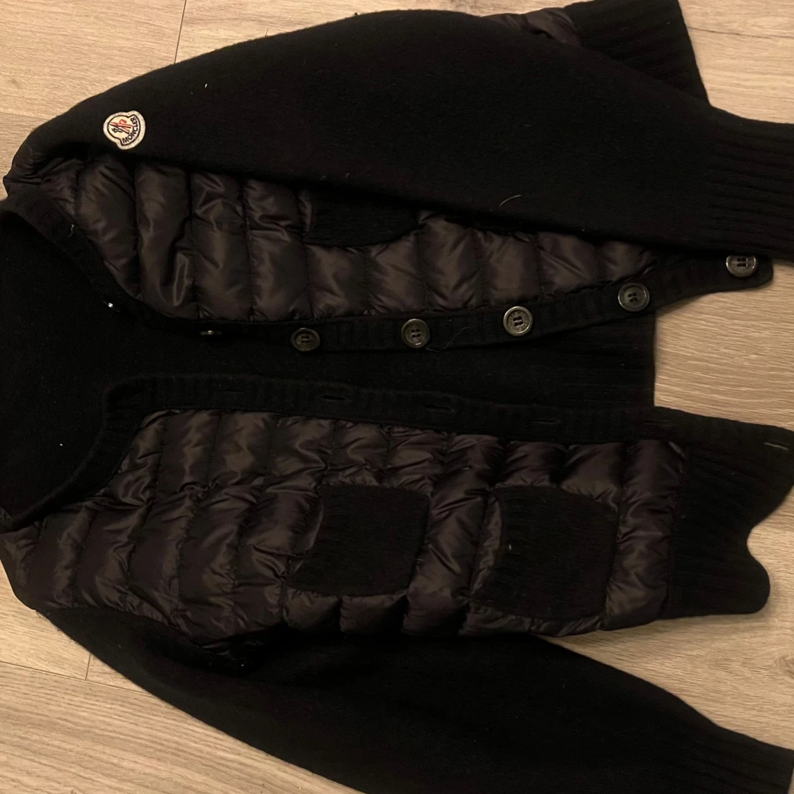 Svart cardigan jacka från Moncler