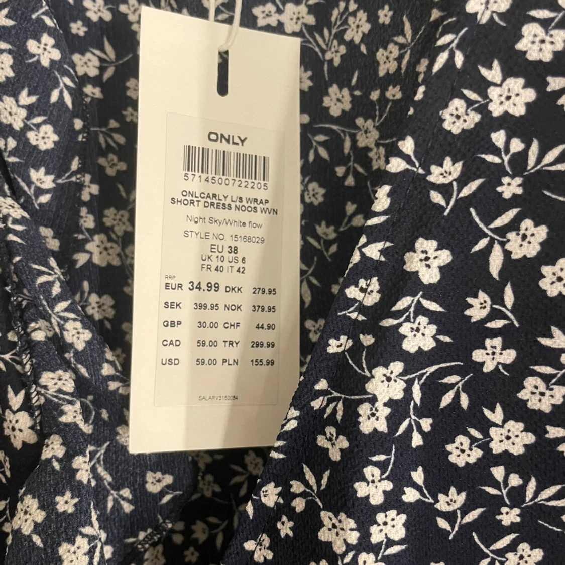 Blommig omlottklänning från ONLY - 2