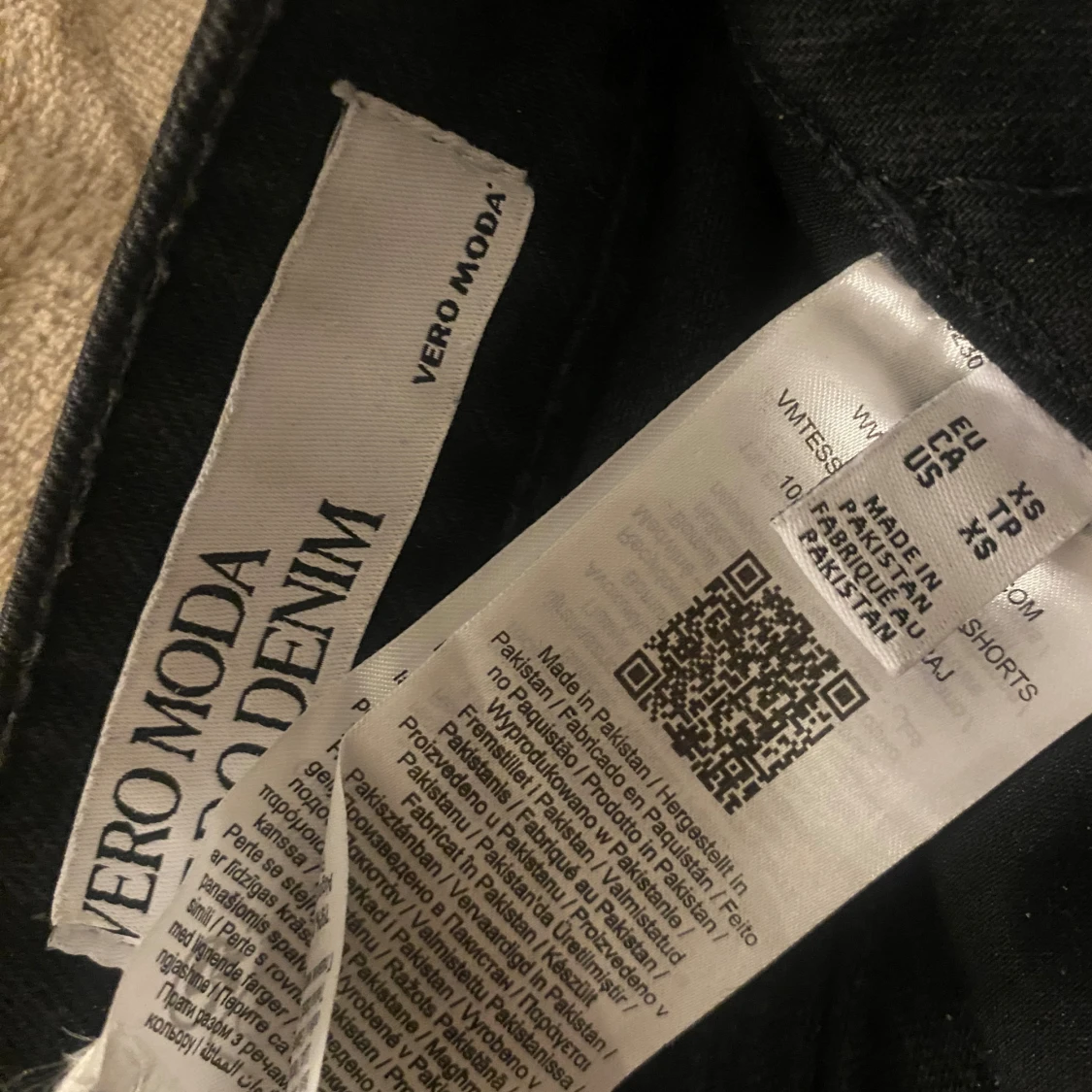 Svarta jeansshorts från Vero Moda XS - 2