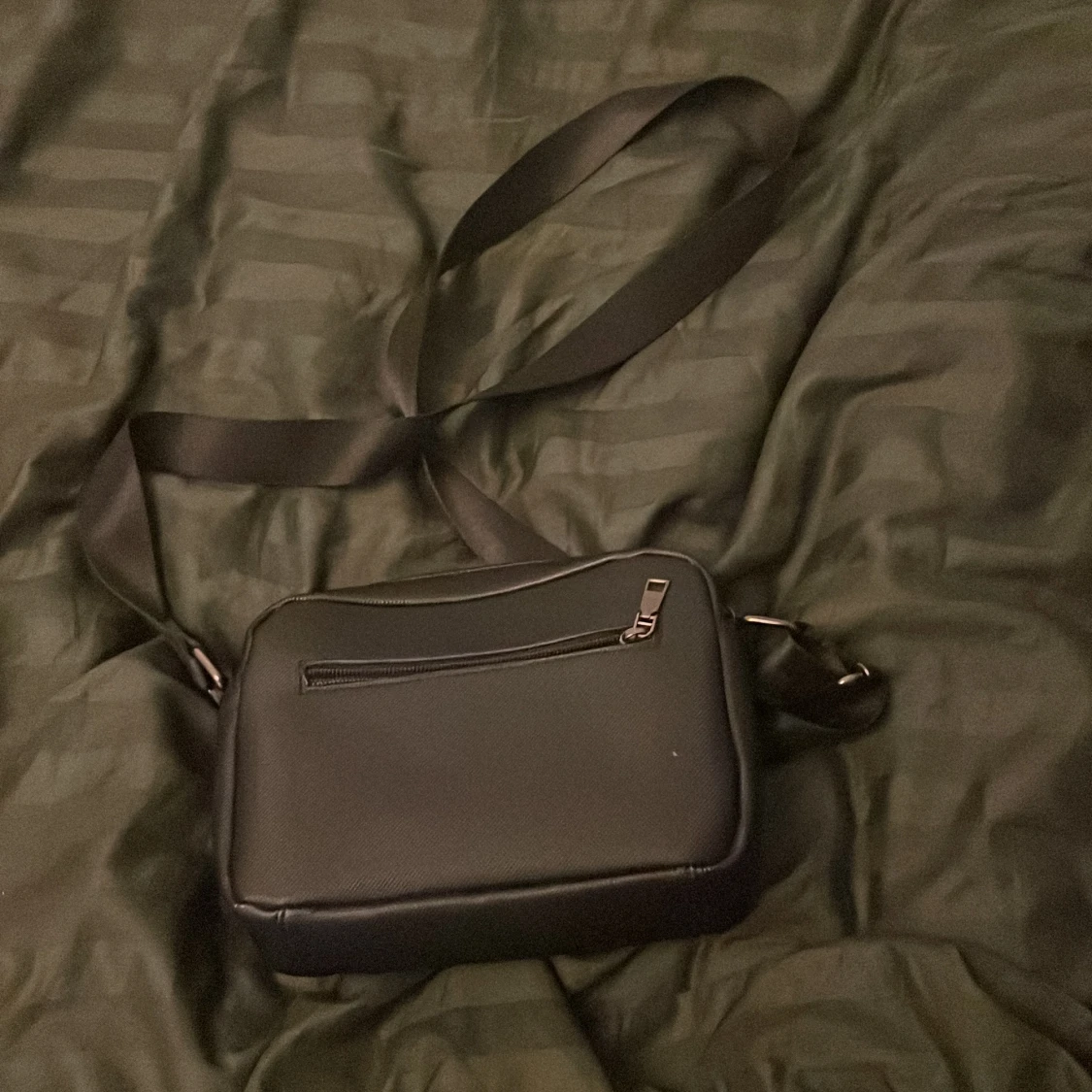 Svart axelväska från Lacoste - 1