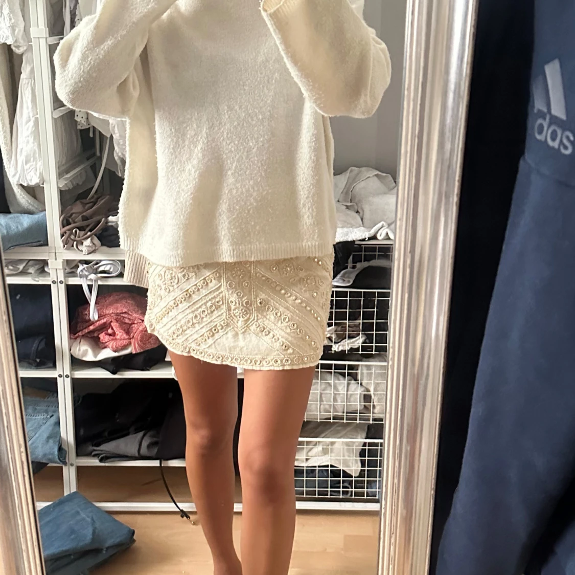 Beige broderad minikjol från Zara