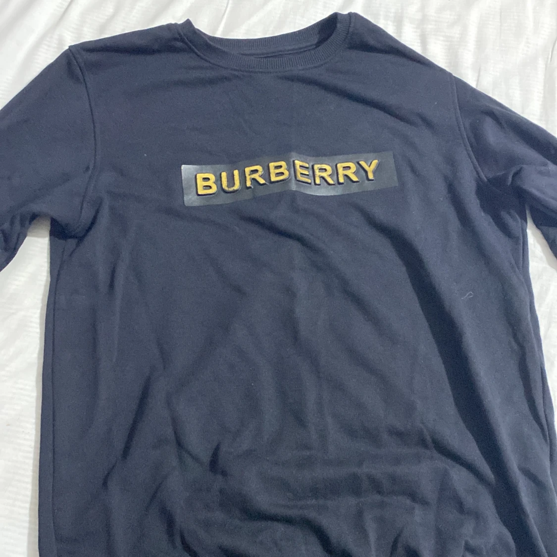 Svart tröja med Burberry-tryck