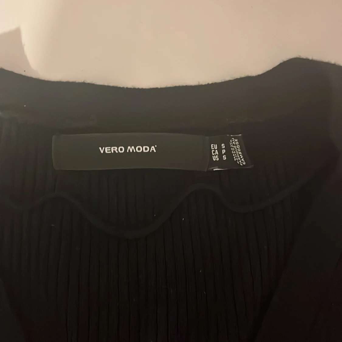 Svart ribbad kofta från Vero Moda - 2