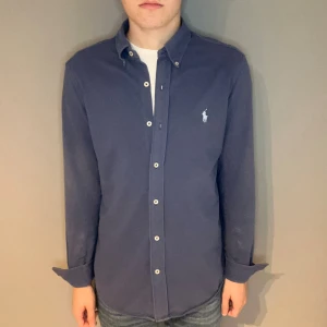 Polo Ralph lauren skjorta  - Polo Ralph lauren skjorta | storlek m | skick 9,5/10 | fraktar via valfrit ombud på köparens bekostnad | hör av dig vid funderingar 