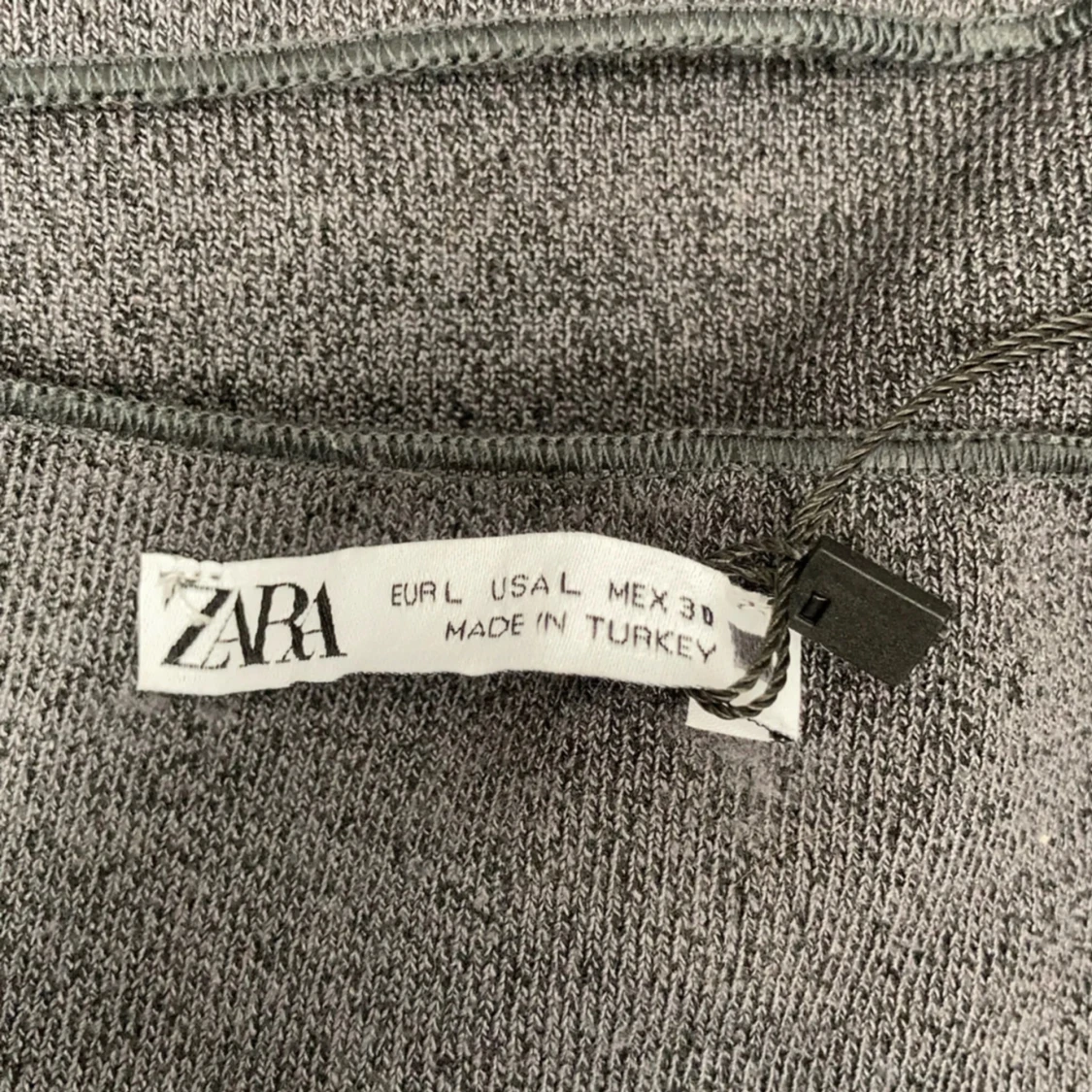 Mörkgrå ärmlös topp från Zara - 2