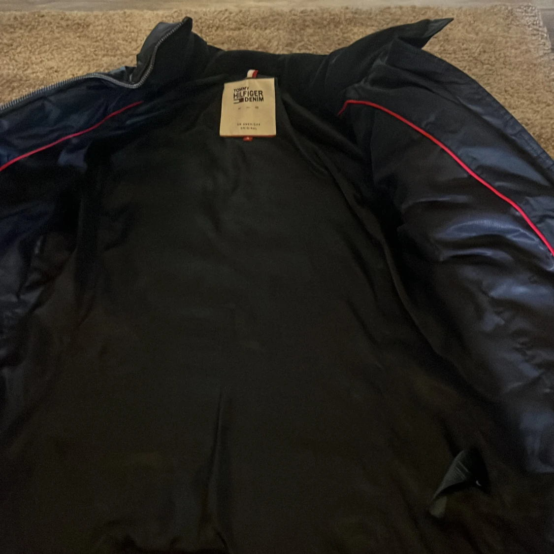 Svart pufferjacka Tommy Hilfiger - 1