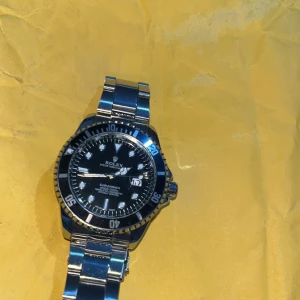 Klocka - Oanvänd. Pris går att diskuteras 