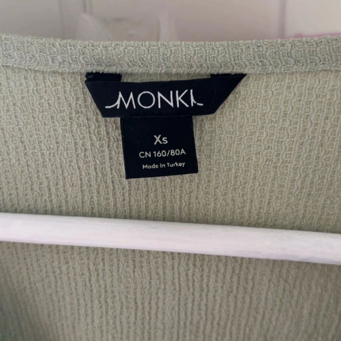 Ljusgrön croppad blus från Monki - 3