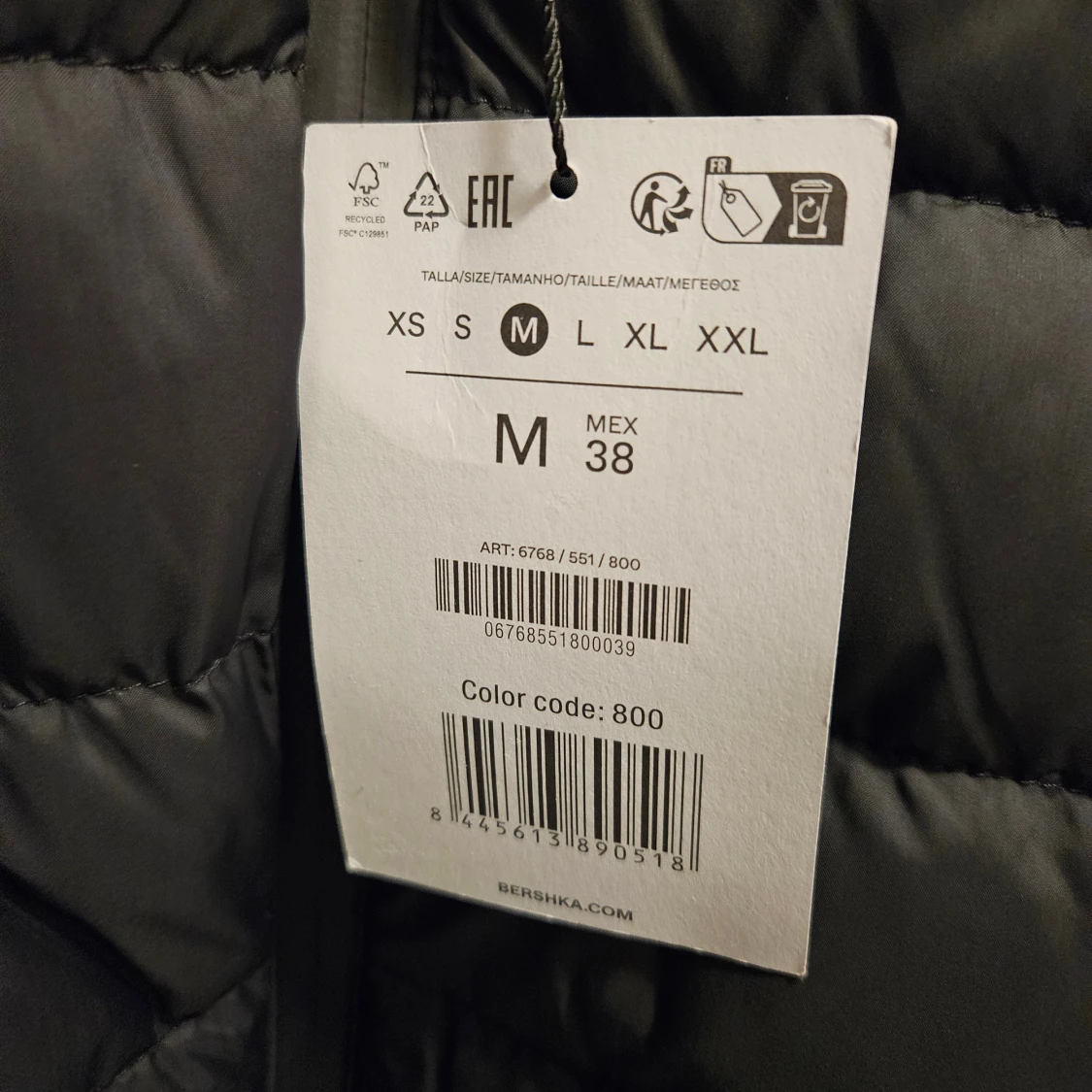 Ny Oanvänd Svart Pufferjacka från Bershka strl M - 4