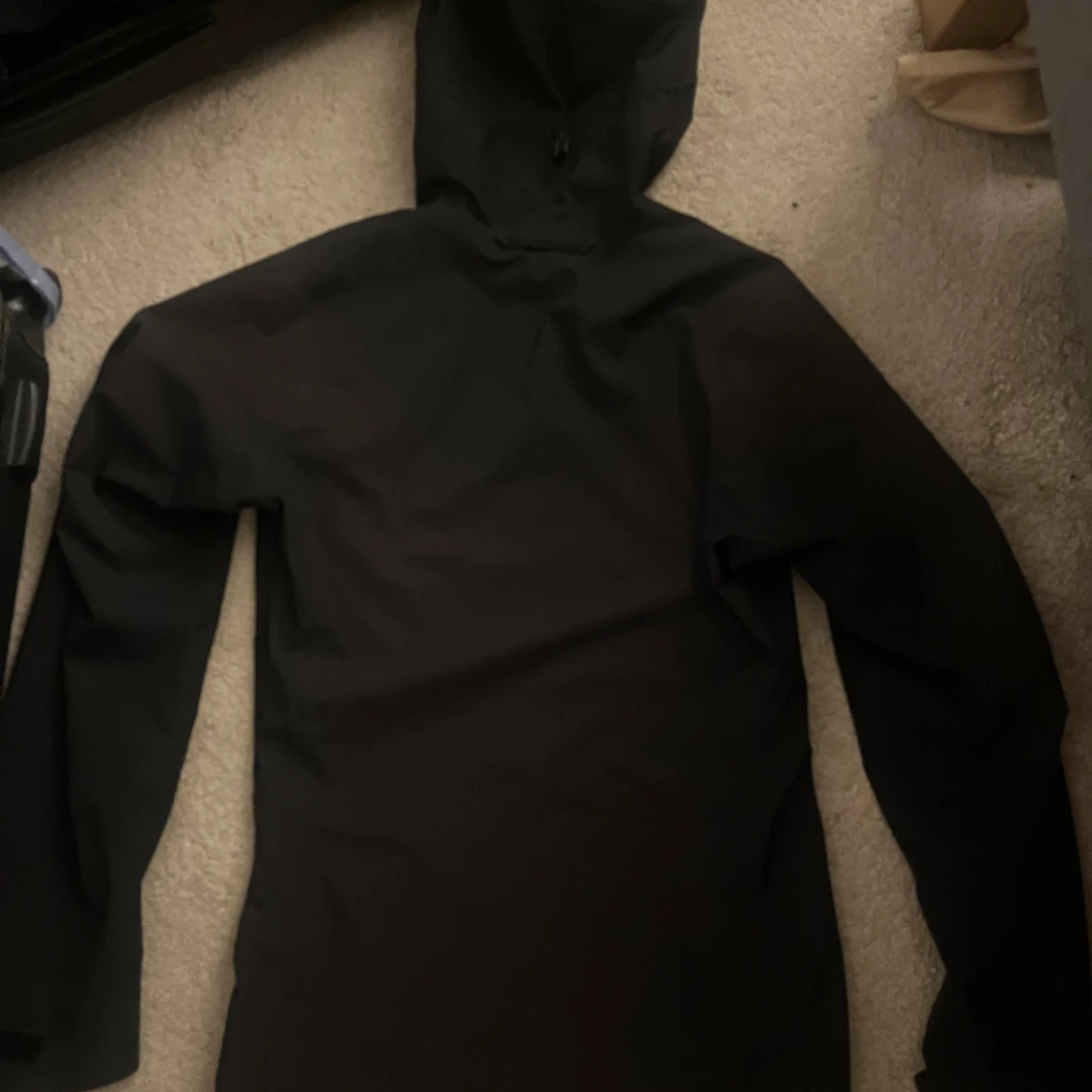 Svart regnjacka från Haglöfs med huva - 1