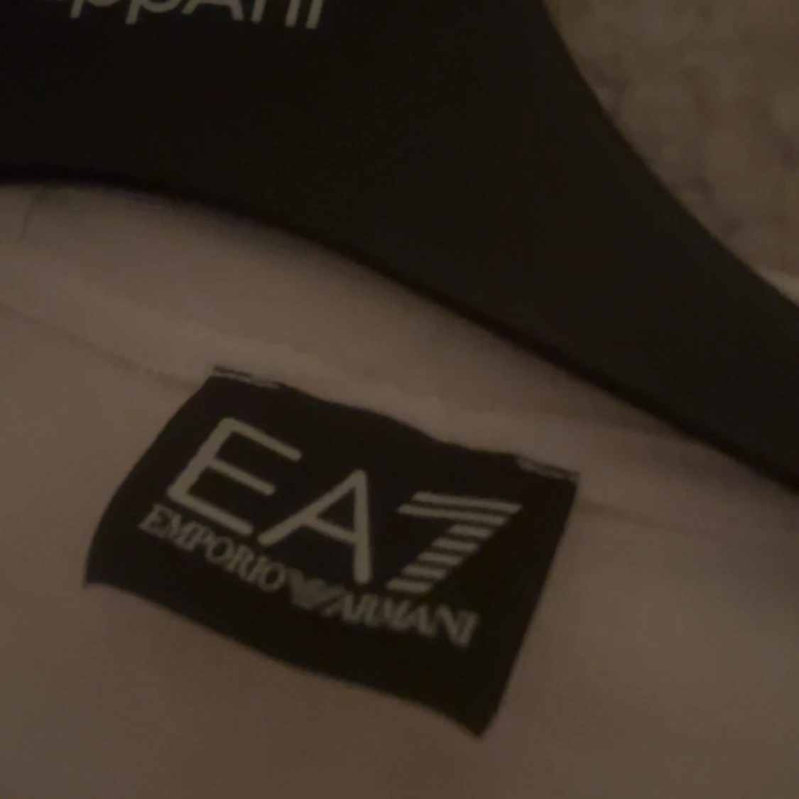 Vit hoodie från EA7 Emporio Armani - 1