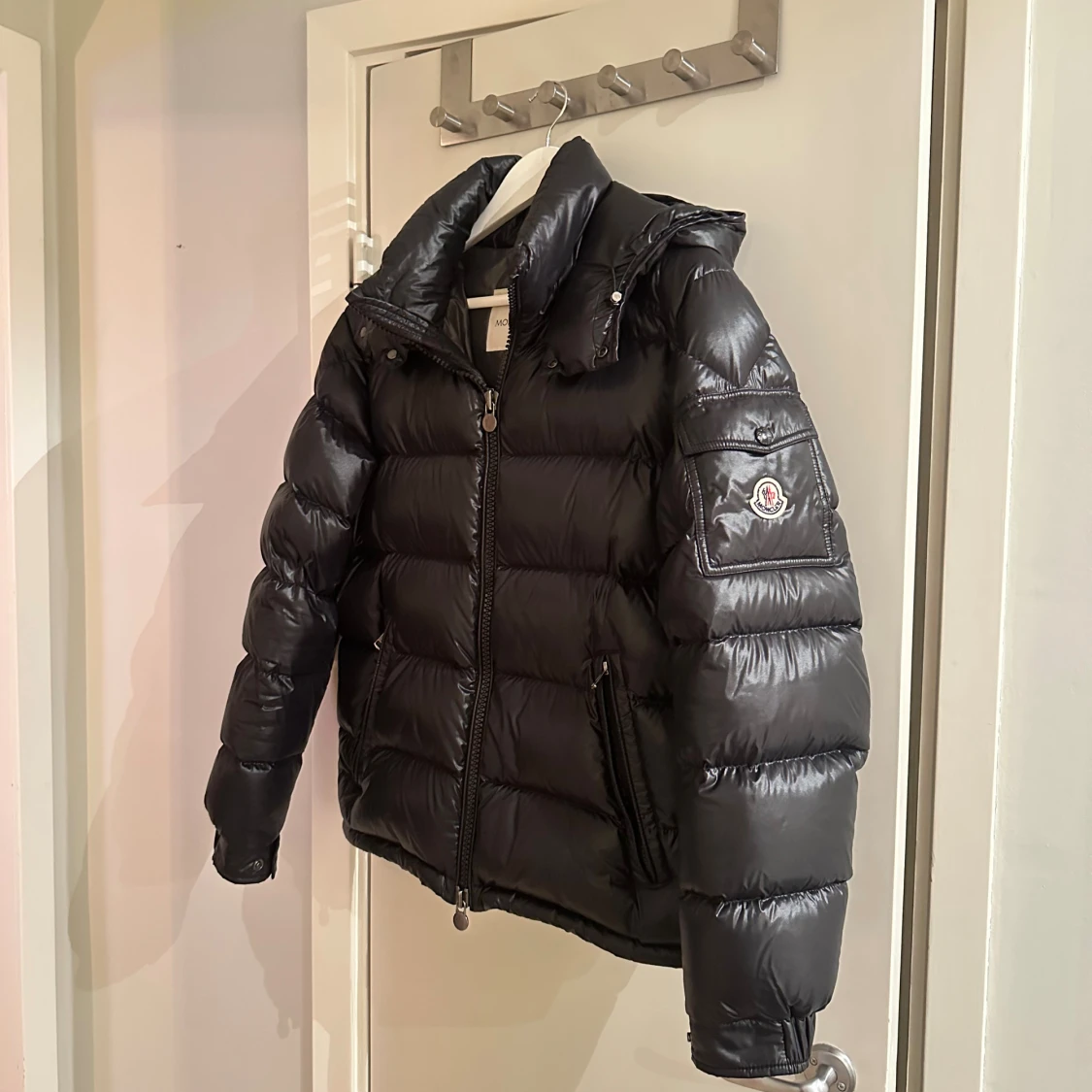 Svart Moncler Maya jacka