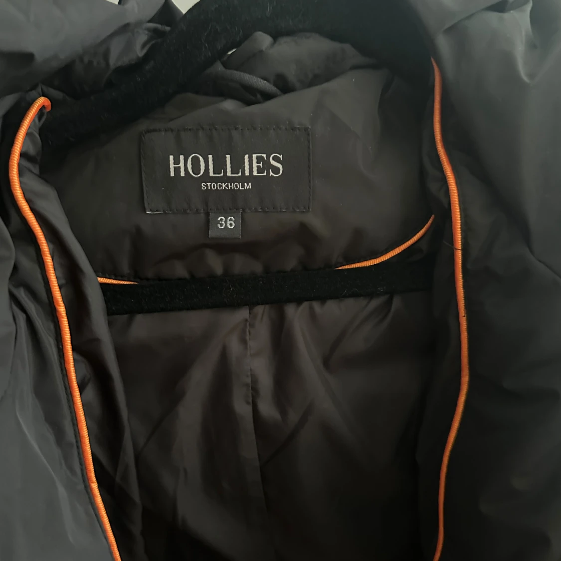 Svart pufferjacka Hollies med äktapäls - 2