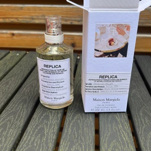 Maison margiela parfym - Säljer nu denna helt nya maison margiela parfym! Köpt på notino! Unisex doft.  100Ml! Säljer då doften inte va i mitt tycke! Nypris 1400-1600! Mitt pris: 800! Hör av dig vid frågor