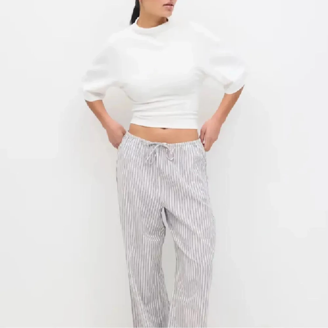 Vit croppad topp med knyt i ryggen - 2