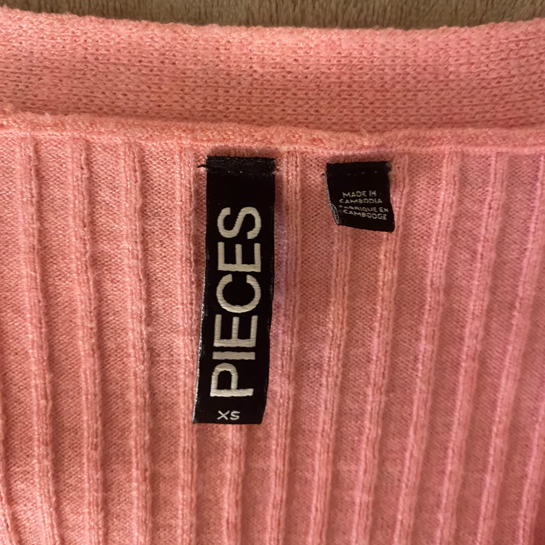 Rosa ribbad kofta från Pieces XS - 1