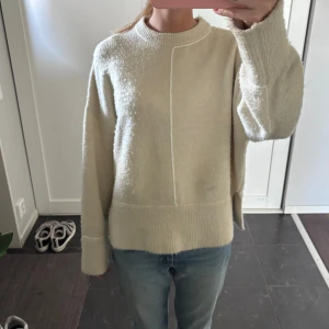 Stickad tröja från Zara - Jättefin tröja från Zara!! Supervarm och skön till vintern 😇😇