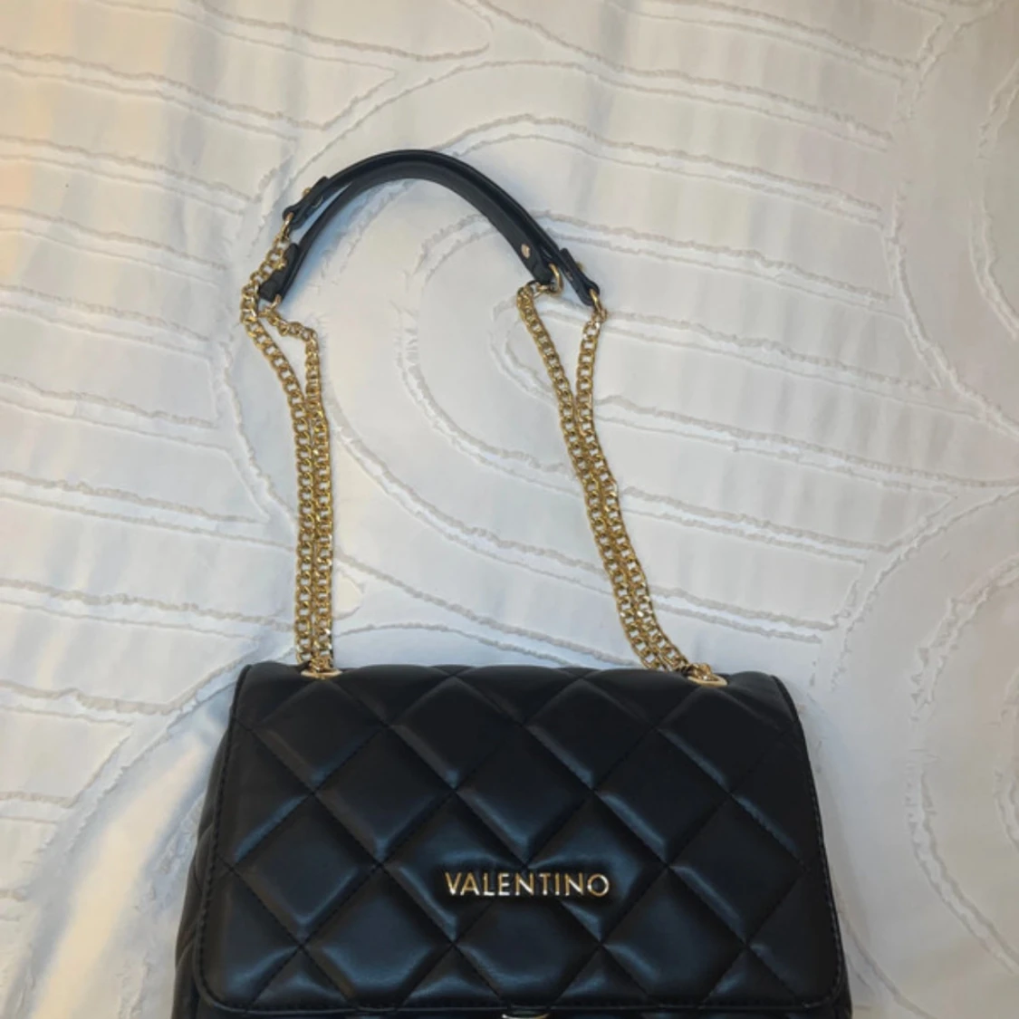 Svart quiltad axelväska från Valentino - 1