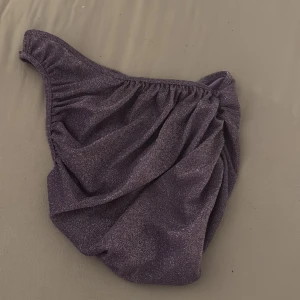 Topp - Fin glittrig liten topp