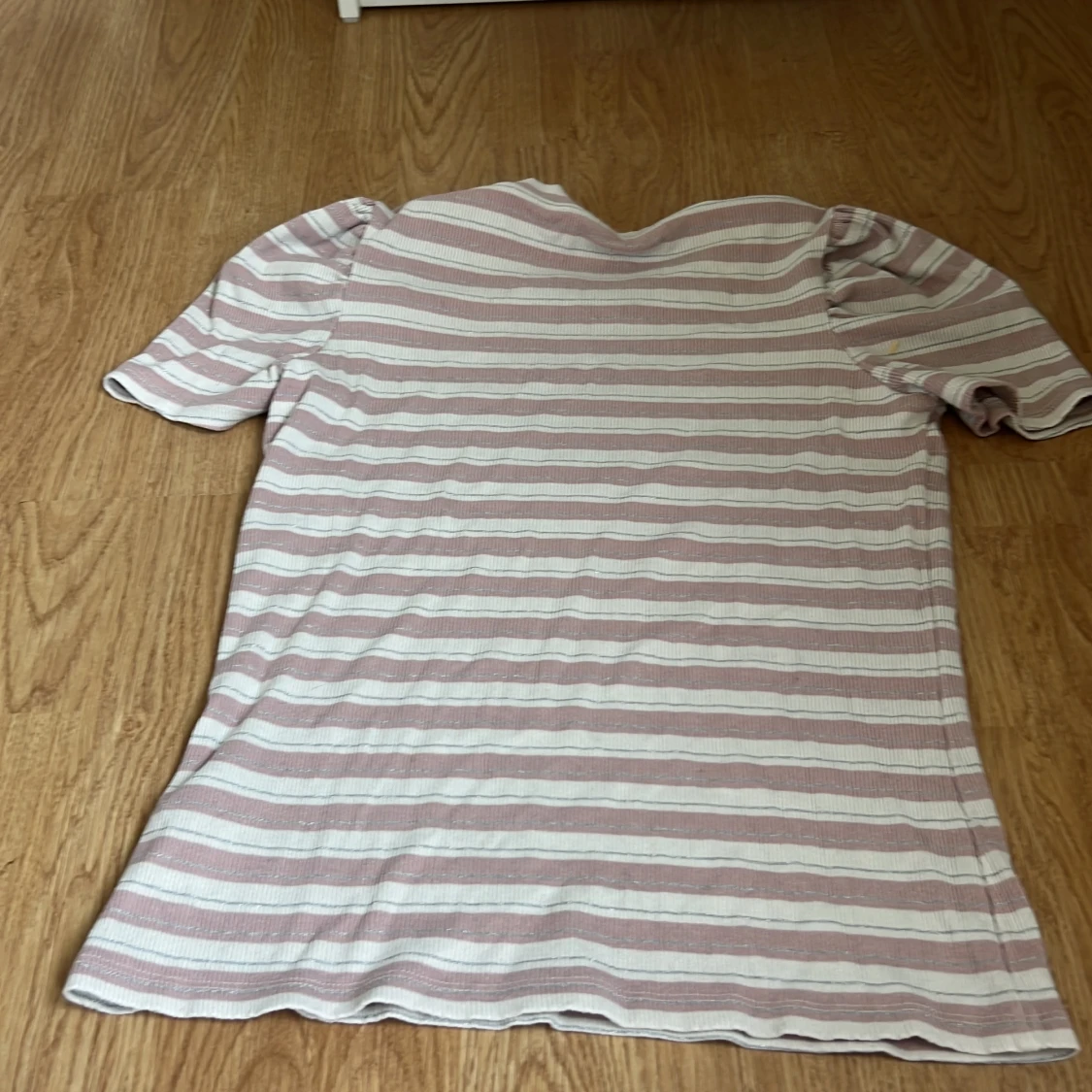 Randig ljusrosa och vit topp - 1