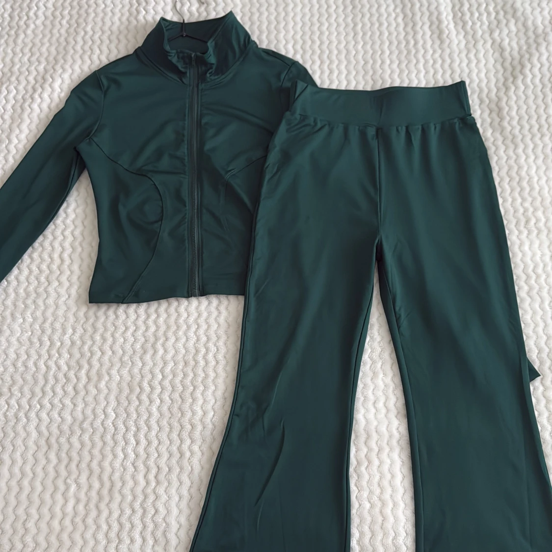 Mörkgrönt träningsset med zip