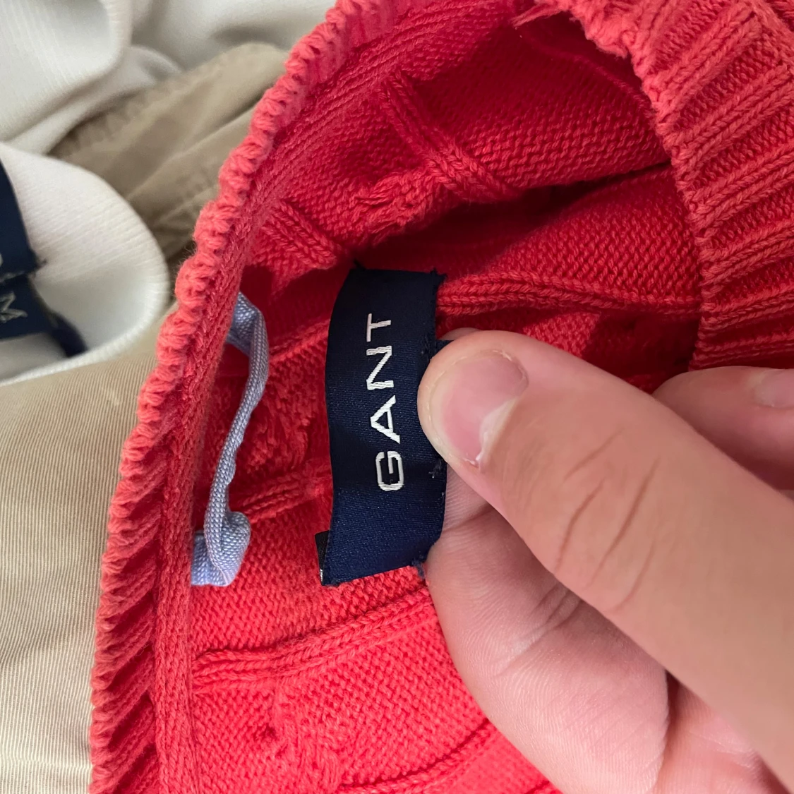 En snygg Röd kabelstickad tröja från GANT - 3