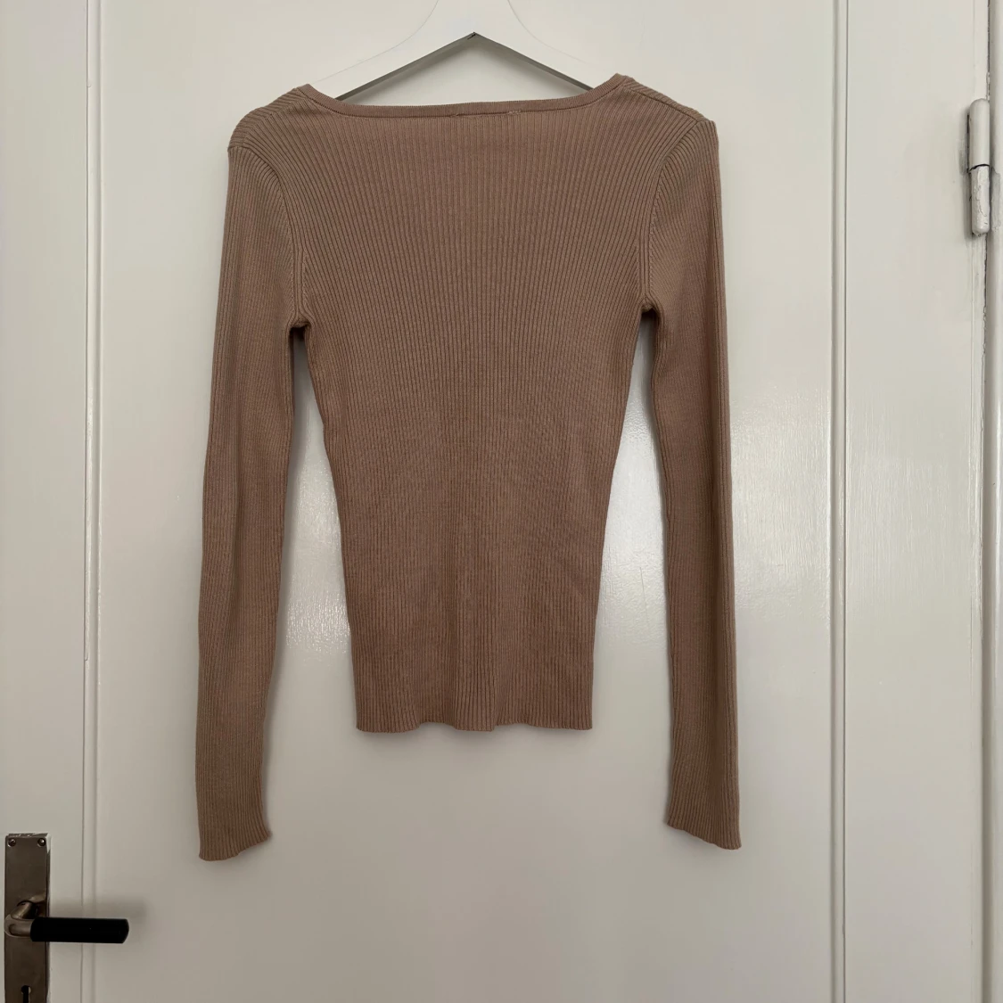 Beige ribbad långärmad tröja NA-KD - 1