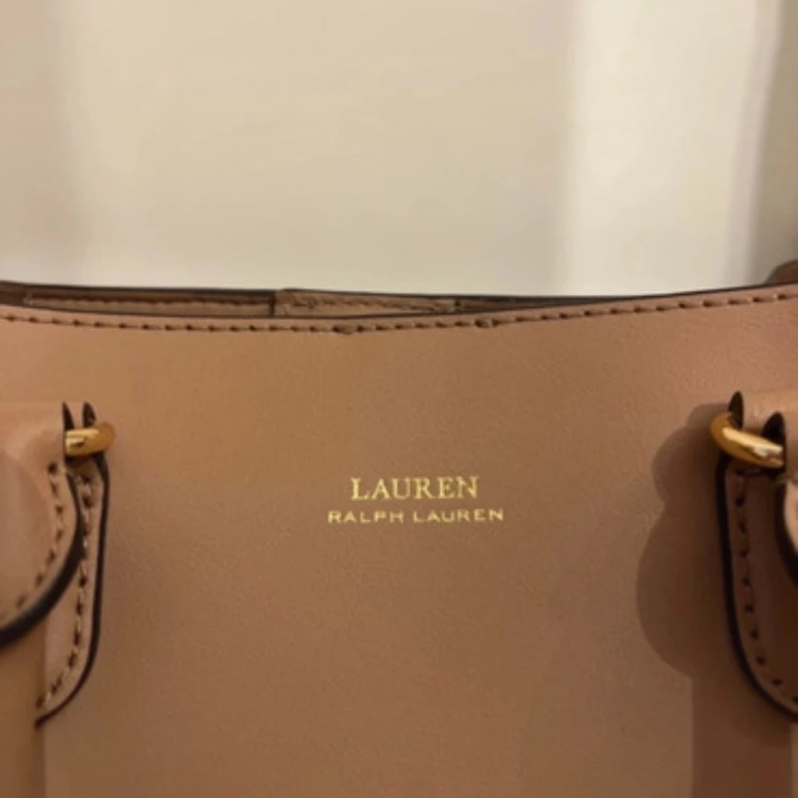 Beige handväska från Lauren Ralph Lauren - 4