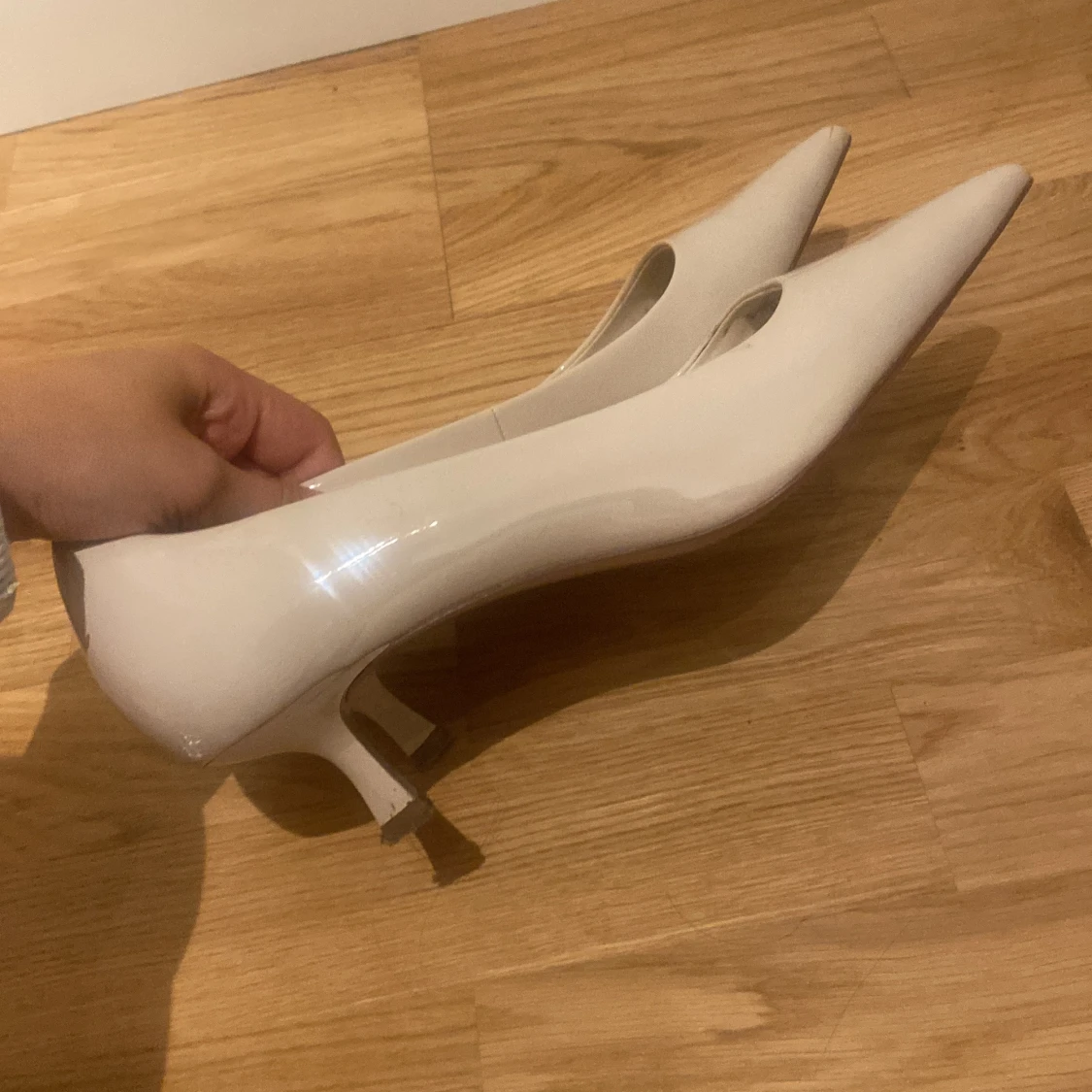 Beiga pumps med spetsig tå - 1