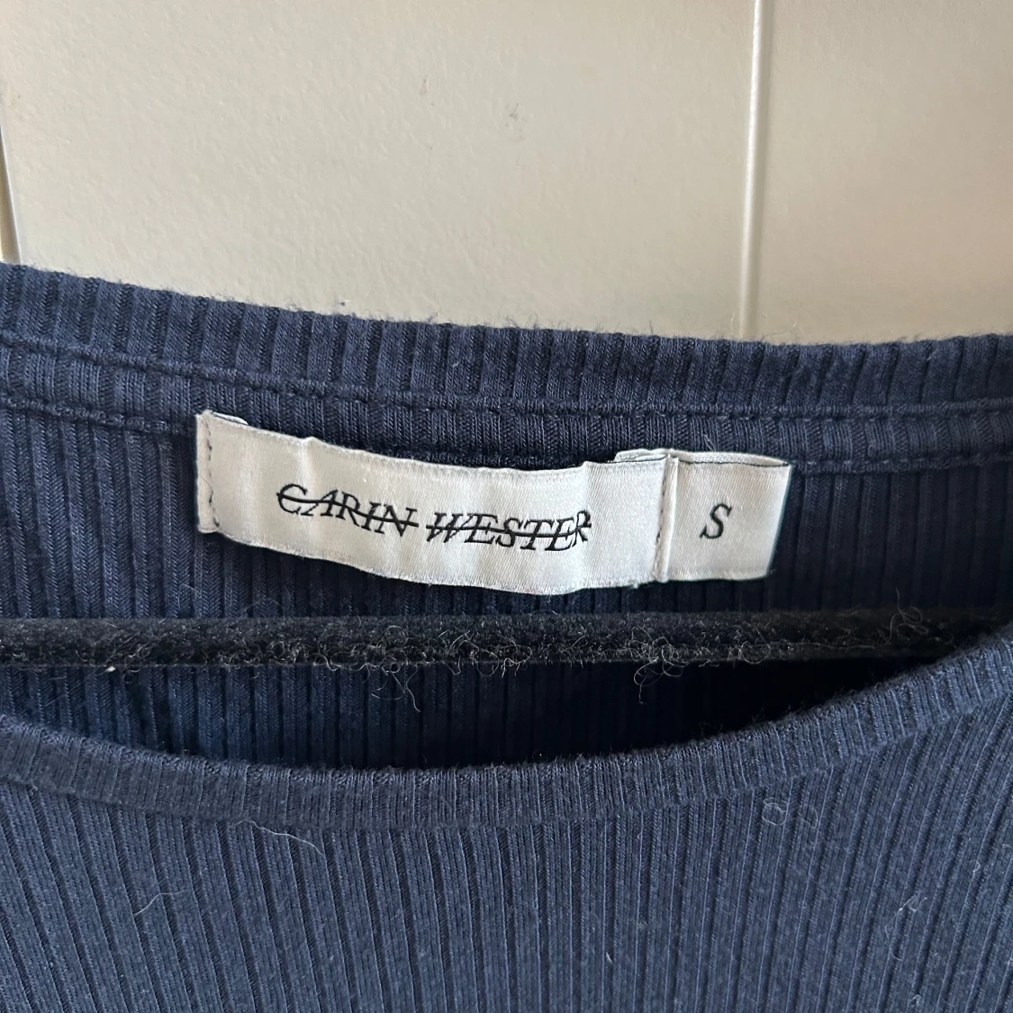 Mörkblå ribbad topp Carin Wester - 3