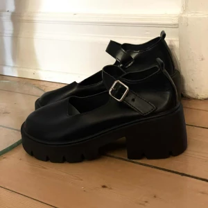 Chunky Mary Jane’s - Storlek 36 i okej/bra skick