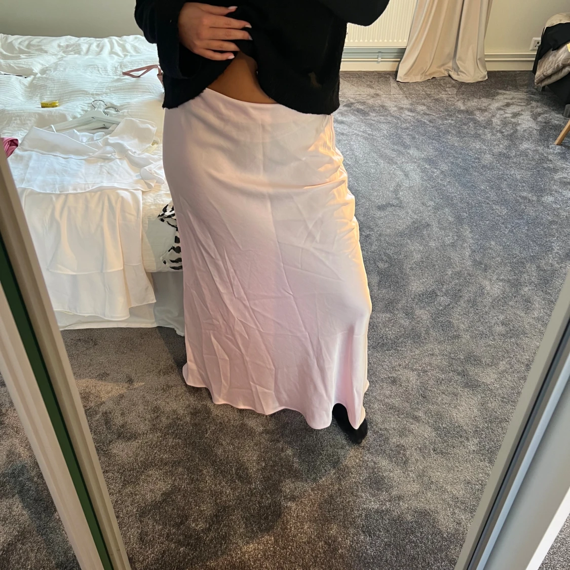 Ljusrosa satinkjol - 1