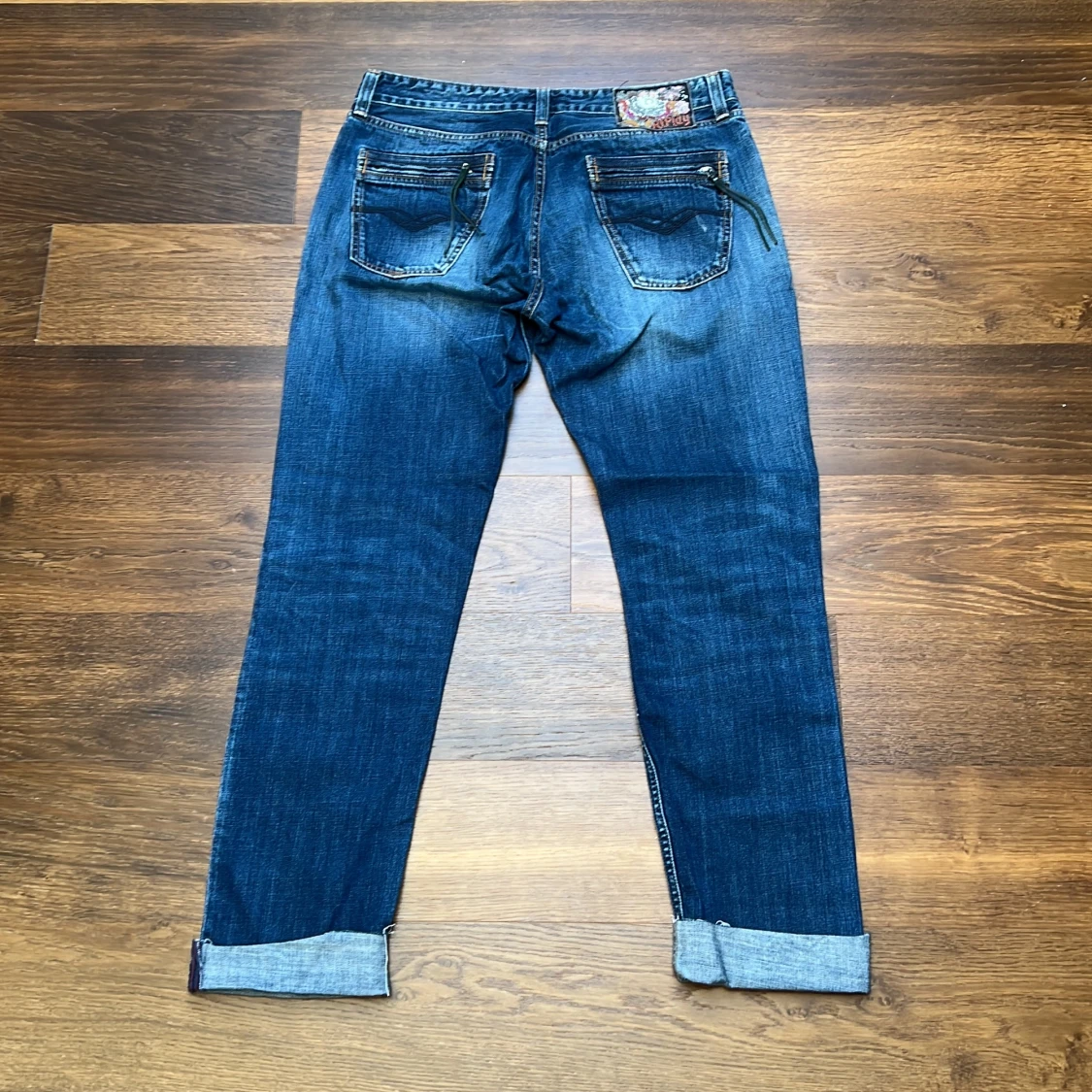 Blå Replay jeans med broderad patch - 2