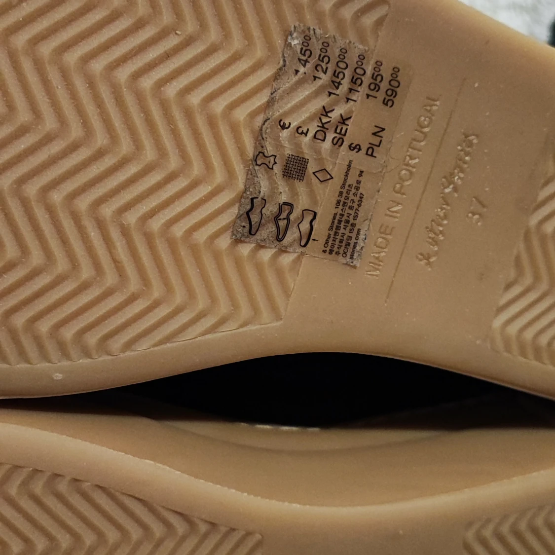 &Other Stories Vinröda moon boots med snörning storlek 37 - 4