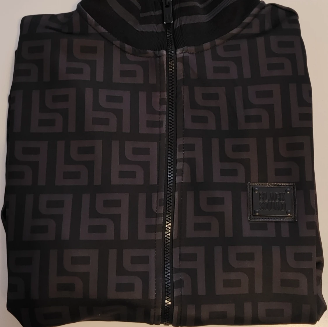 Svart bomberjacka från Black Squad