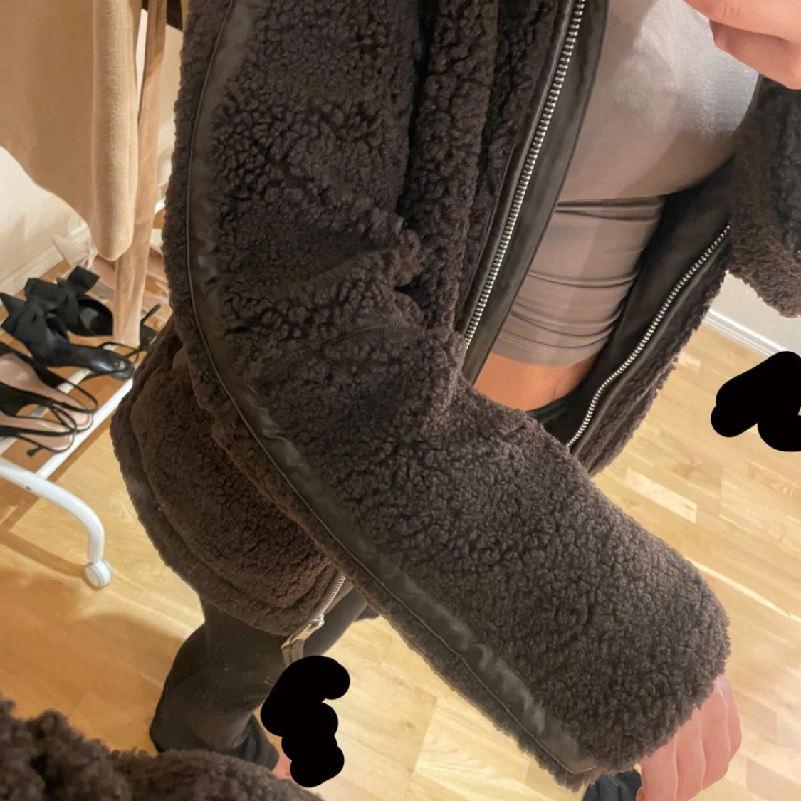 Svart teddyjacka med dragkedja - 1