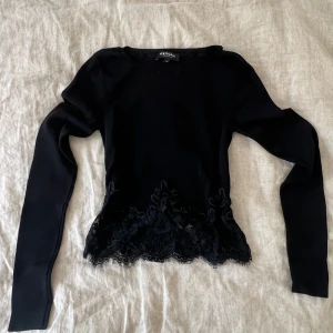 Långärmad topp - Långärmad topp från Morgan de toi med spets