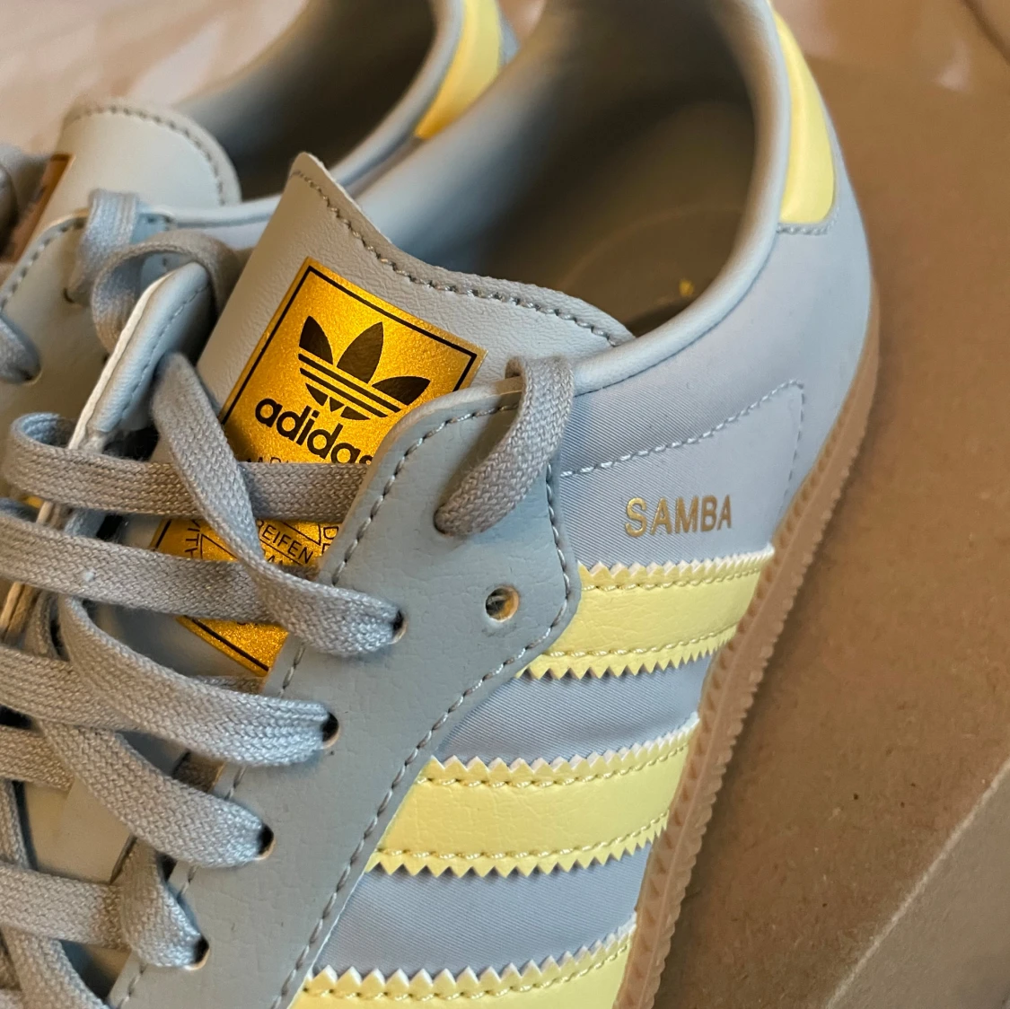 Adidas Samba ljusblå och gula sneakers - 3