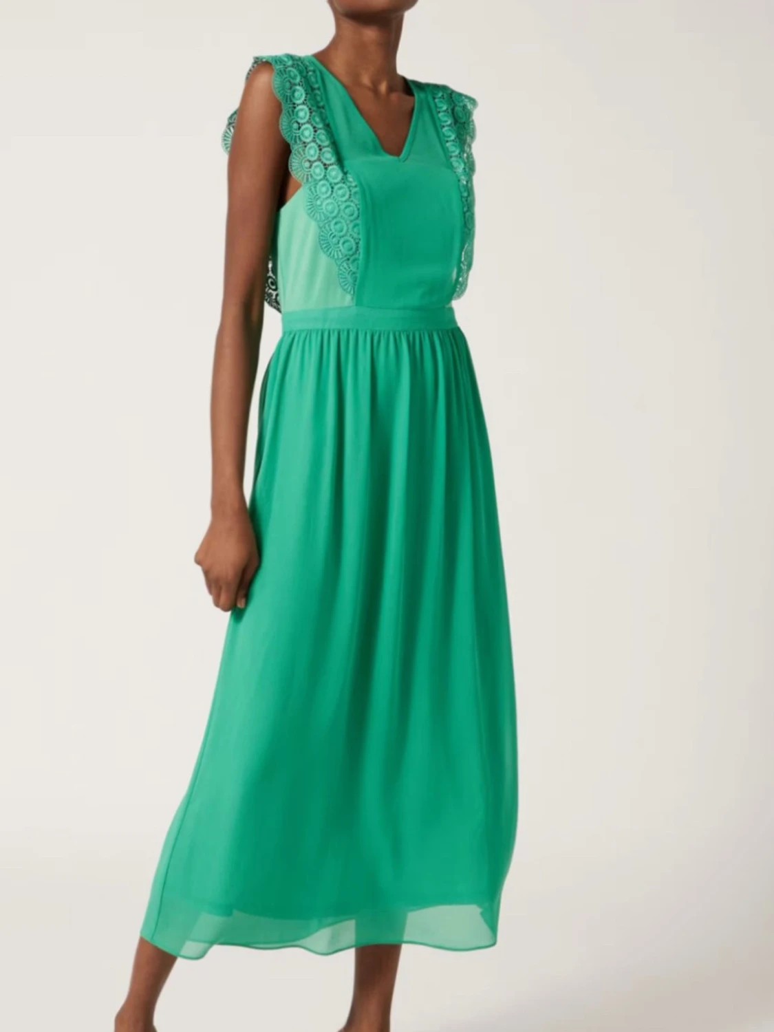 Grön långklänning med spetsdetaljer