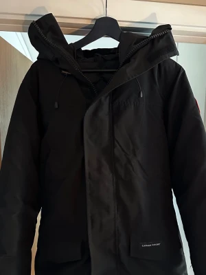 Svart dunjacka från Canada Goose - Ny! Exklusiv modell! Skriv för mer bilder och frågor! Varm och perfekt för vintern. Storlek L