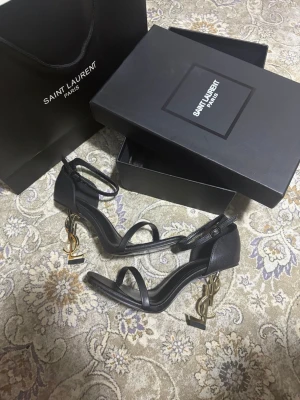 YSL klackar  - Storlek 37, oanvända och jättefina. 