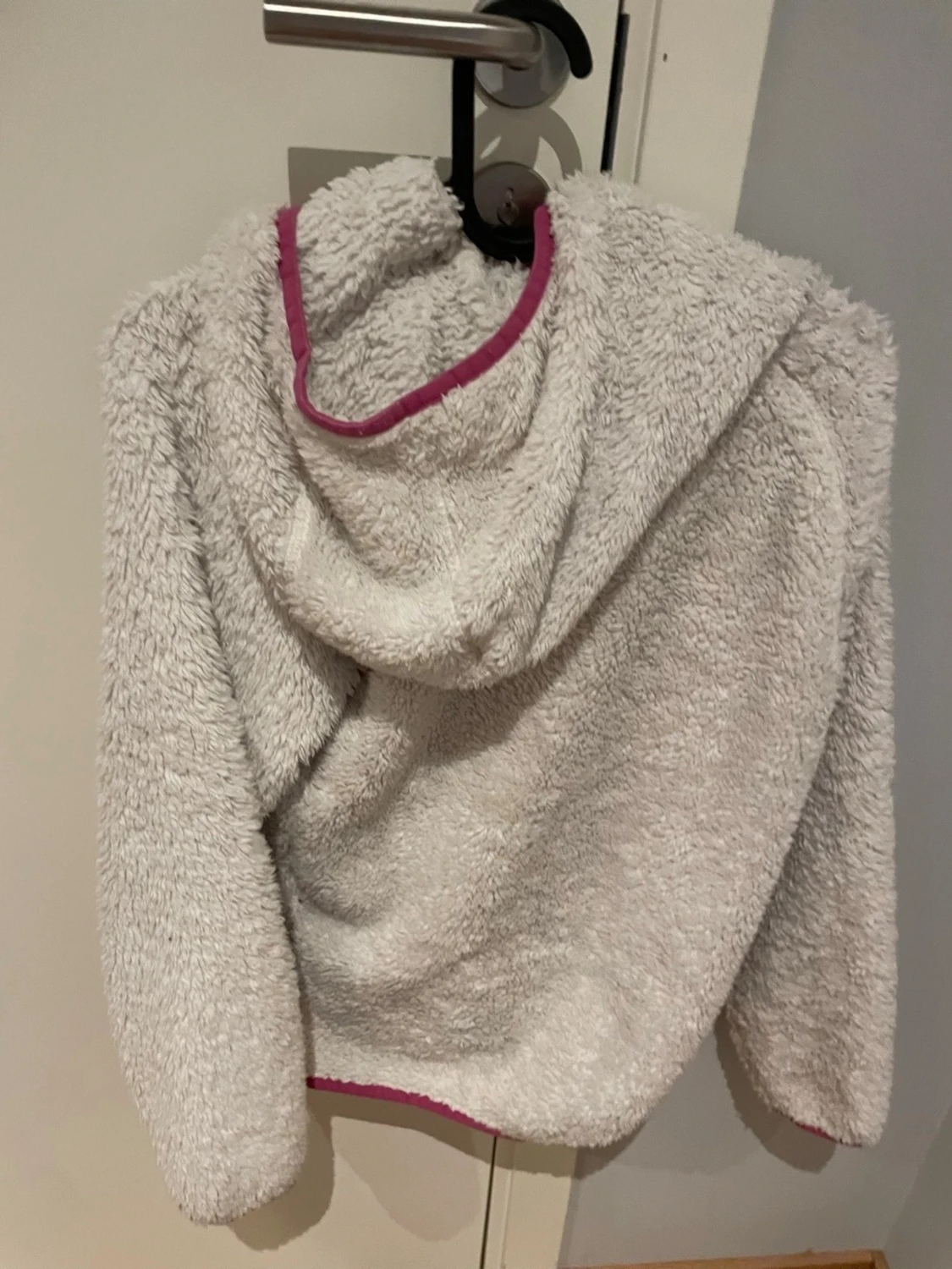 Vit teddyjacka med rosa detaljer - 2