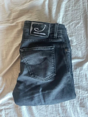 Jacob Cohën jeans - Säljer dessa snygga Jacob Cohën jeansen!            Storlek 32 | Skick 9/10 | Style 622                              Skriv vid frågor!
