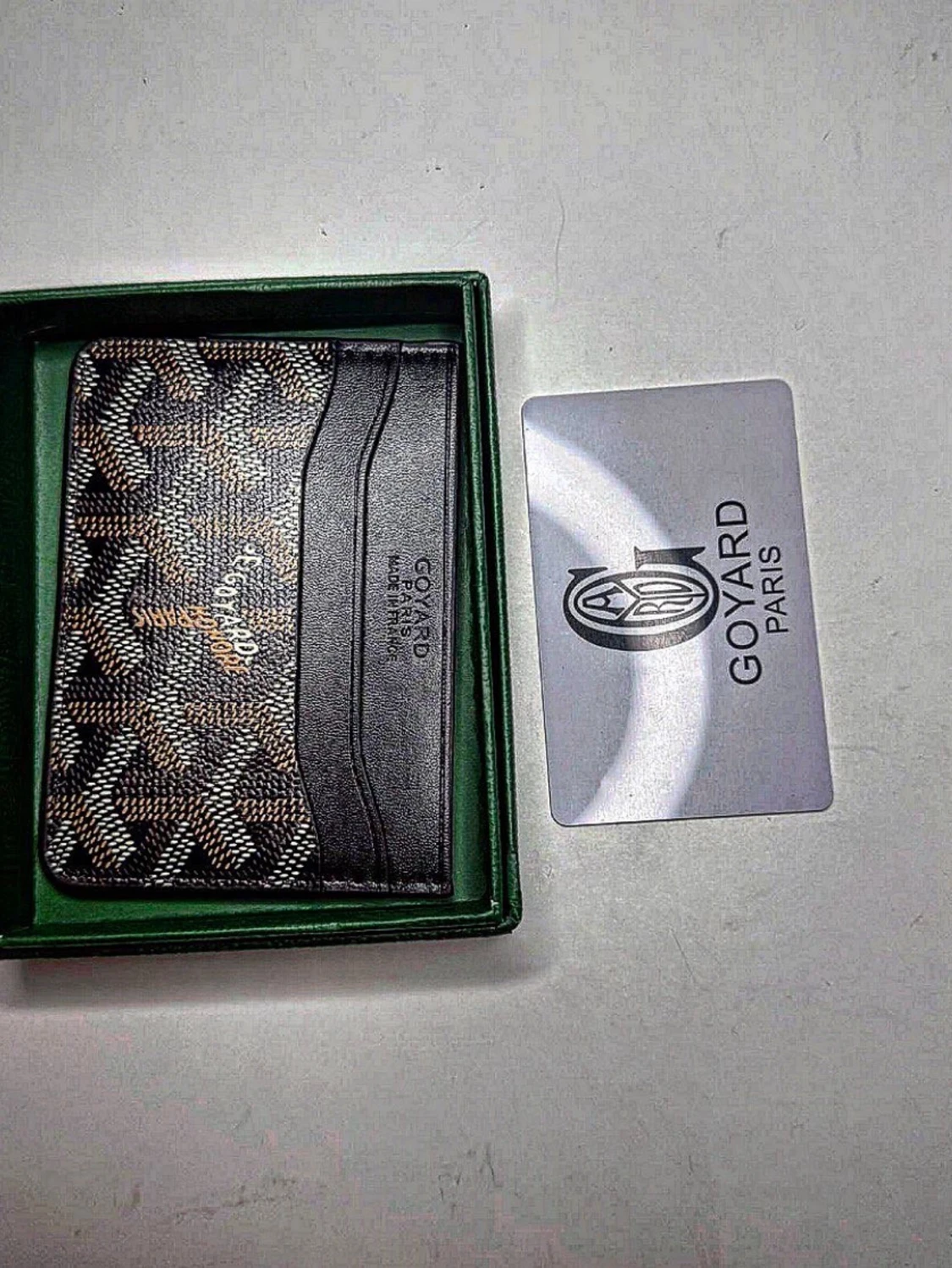  Brun plånbok med mönster