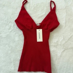 Linne/topp - Urringad top sitter jättebra på men inget jag använder den är liten i storleken så den sitter tajt på mig som är storlek xs/s