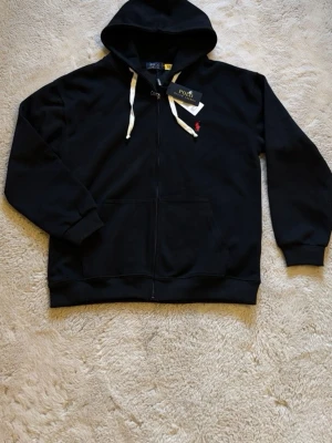 Raulph lauren zip - Riktigt fin raulph lauren zip hoodie. Storlek M men passar som storlek S. Aldrig använd var för liten.