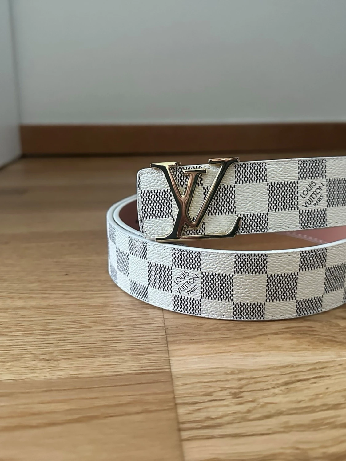 Rutig vit bälte - 1